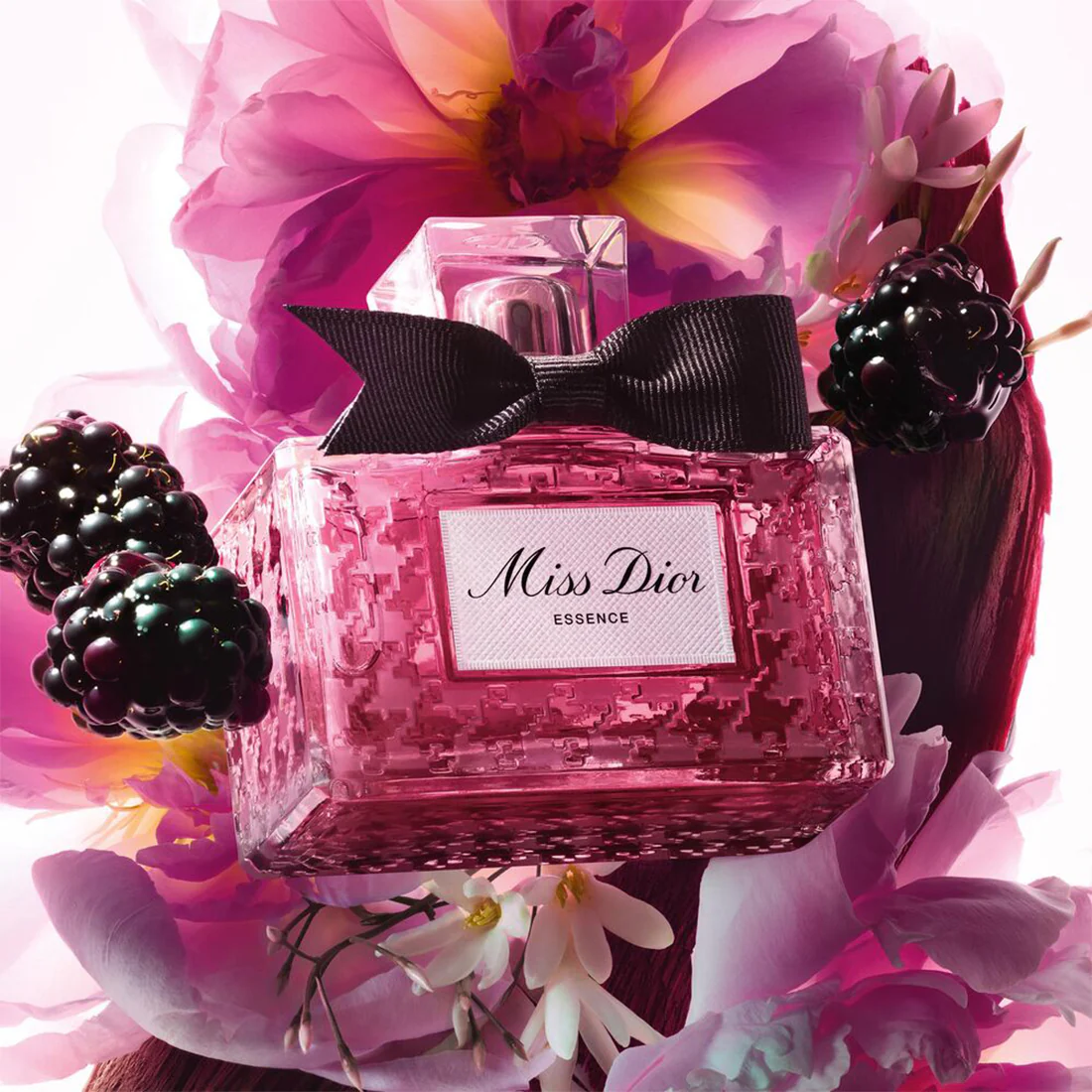 Miss Dior Essence Essence de parfum – note floreali, legnose, golose - Image 3