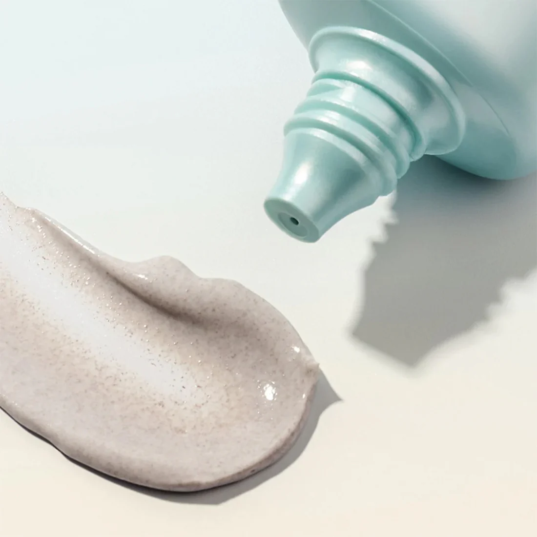 DayWearMulti-Protection Anti-oxidant Sheer Tint Release Moisturizer SPF 15 - Image 2