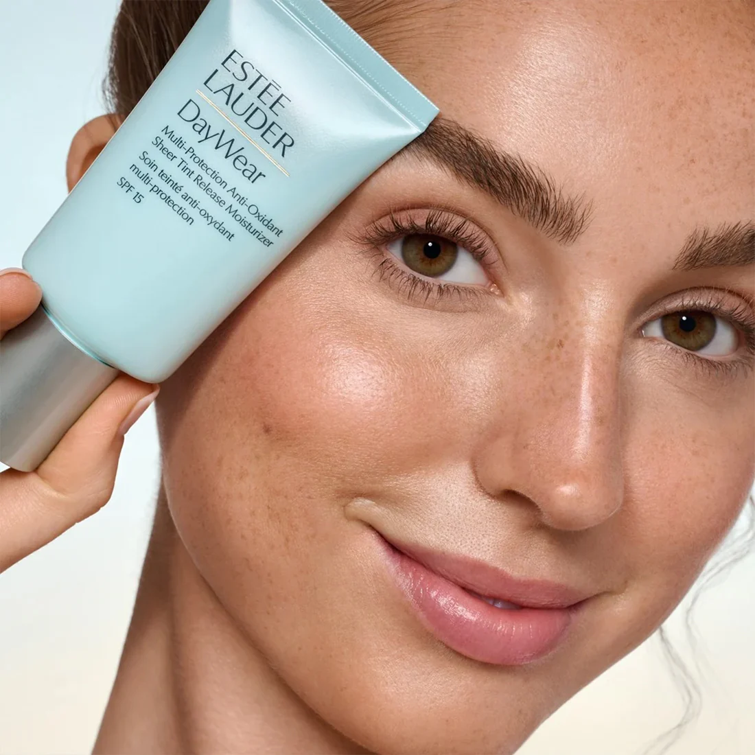 DayWearMulti-Protection Anti-oxidant Sheer Tint Release Moisturizer SPF 15 - Image 4