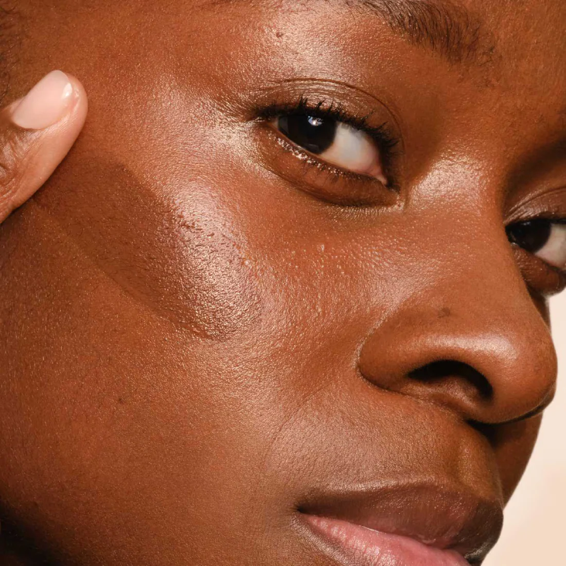 Skin Tint Fondotinta Illuminante e a Lunga Tenuta - Image 64